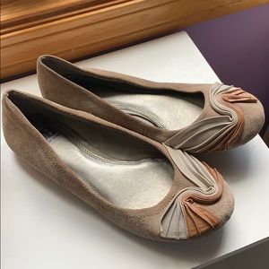 Gianni Bini Beige Flats